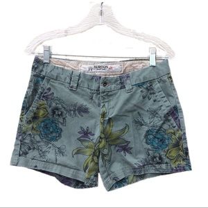 Woman’s Mid Shorts Beautiful Floral Print Sz 25
